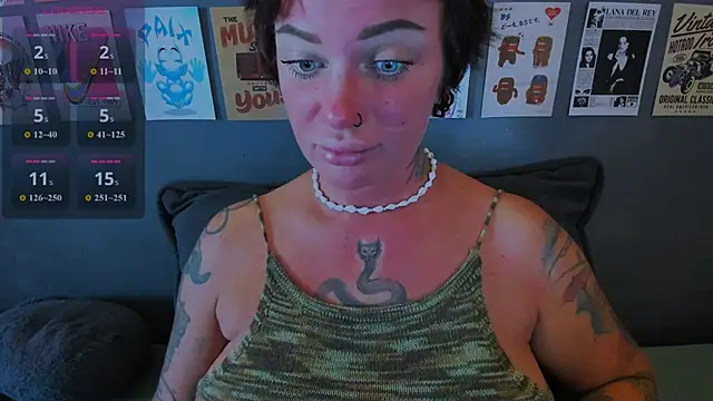 Snapshot of EllieOz chatting on 9, 6, 2026 EllieOz online show from 9, 6, 2026
