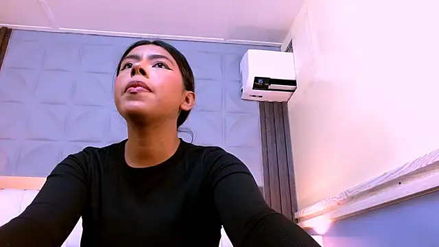 Snapshot of VeronicaRobles chatting on 24, 10, 2025 VeronicaRobles online show from 24, 10, 2025