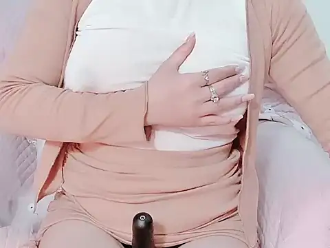 Snapshot of Bella_Babi chatting on 4, 2, 2025 Bella Babi online show from 4, 2, 2025