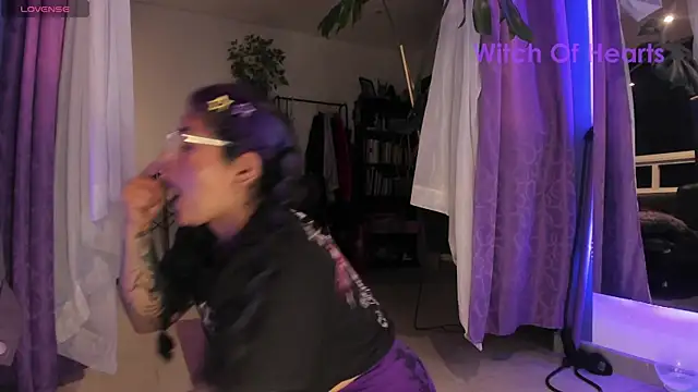 Snapshot of witchviolet chatting on 4, 7, 2026 witchviolet online show from 4, 7, 2026