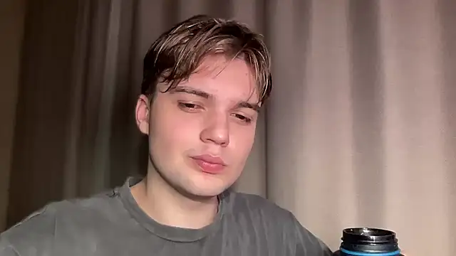 Snapshot of superfluboy_ chatting on 24, 2, 2025 superfluboy online show from 24, 2, 2025