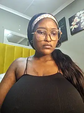 Bustygoddess32 online show from 5, 3, 2025