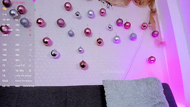 Snapshot of artmiaa chatting on 22, 12, 2025 artmiaa online show from 22, 12, 2025