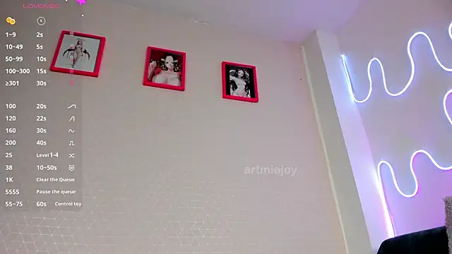 Snapshot of artmiaa chatting on 8, 1, 2026 artmiaa online show from 8, 1, 2026