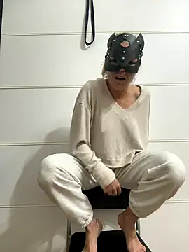 Snapshot of LadyScarlett-xk chatting on 4, 12, 2024 LadyScarlett-xk online show from 4, 12, 2024