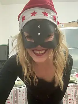 Snapshot of LadyScarlett-xk chatting on 24, 12, 2024 LadyScarlett-xk online show from 24, 12, 2024