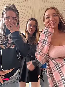 Snapshot of RollingGirls chatting on 29, 3, 2026 RollingGirls online show from 29, 3, 2026