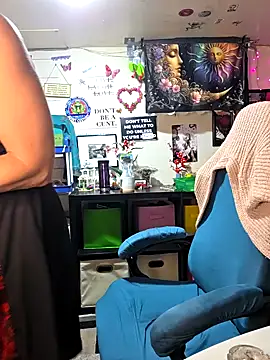 TrenaAnne online show from 28, 2, 2025