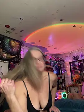 TrenaAnne online show from 3, 3, 2025