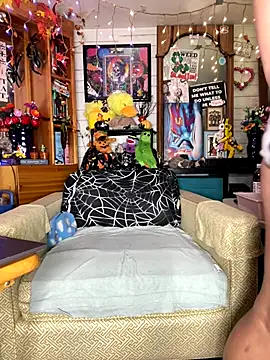 TrenaAnne online show from 12, 10, 2025