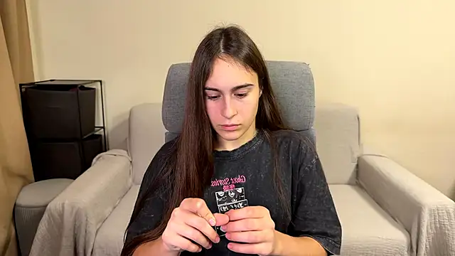 Snapshot of AliceKolltt chatting on 5, 11, 2025 AliceKolltt online show from 5, 11, 2025