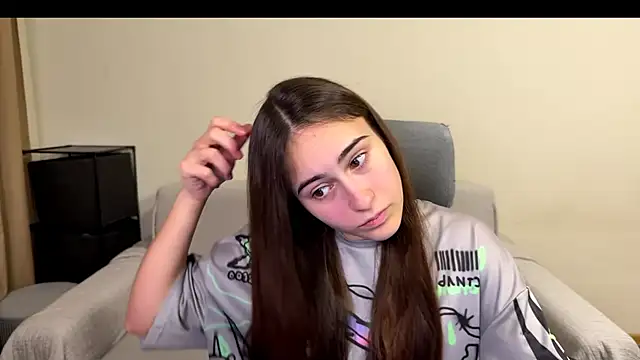 Snapshot of AliceKolltt chatting on 2, 12, 2025 AliceKolltt online show from 2, 12, 2025