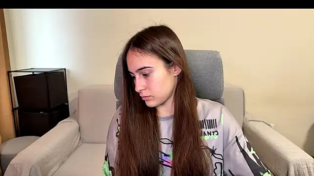 Snapshot of AliceKolltt chatting on 5, 12, 2025 AliceKolltt online show from 5, 12, 2025