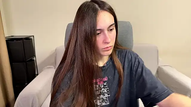 Snapshot of AliceKolltt chatting on 8, 3, 2026 AliceKolltt online show from 8, 3, 2026