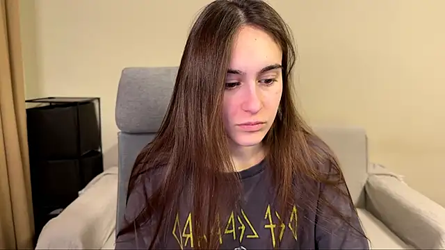 Snapshot of AliceKolltt chatting on 10, 4, 2026 AliceKolltt online show from 10, 4, 2026