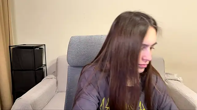 Snapshot of AliceKolltt chatting on 12, 4, 2026 AliceKolltt online show from 12, 4, 2026