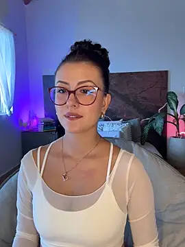 EmaSaenz online show from 11, 9, 2025