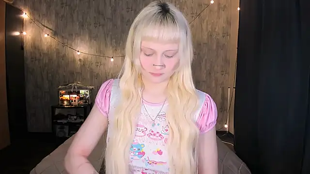 Snapshot of MariaMango chatting on 15, 12, 2025 MariaMango online show from 15, 12, 2025