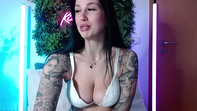 KiraKane1 online show from 6, 1, 2025