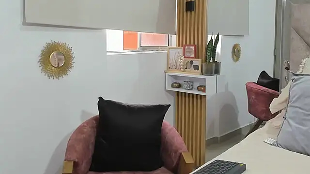 EmilyPeytonn online show from 5, 12, 2025