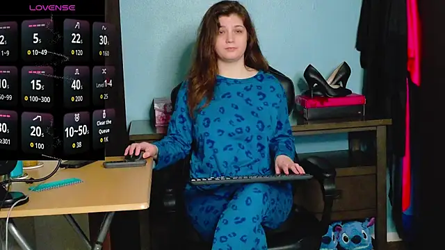 Snapshot of TreeJeanne chatting on 16, 11, 2025 TreeJeanne online show from 16, 11, 2025