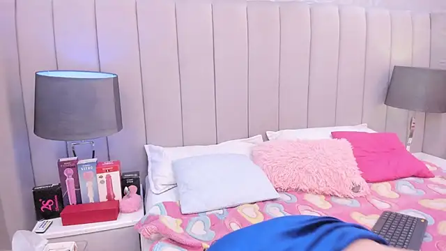 Snapshot of Kendaal_Doshi chatting on 2, 12, 2025 Kendaal Doshi online show from 2, 12, 2025