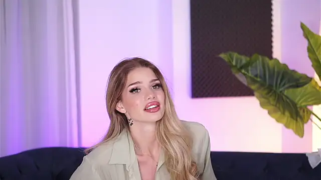 NicoleSarahX online show from 1, 2, 2025