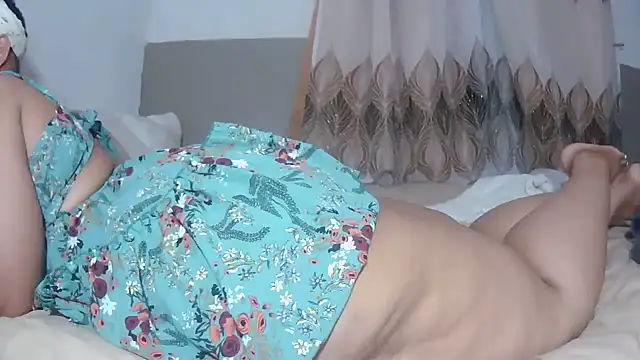 Snapshot of BustyThickyAss chatting on 2, 12, 2025 BustyThickyAss online show from 2, 12, 2025