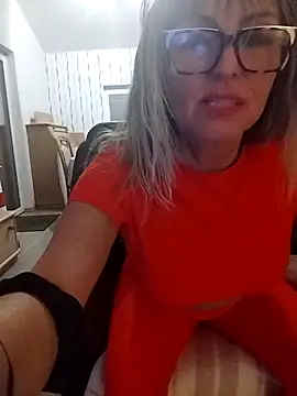 Snapshot of Tinuus chatting on 10, 11, 2025 Tinuus online show from 10, 11, 2025