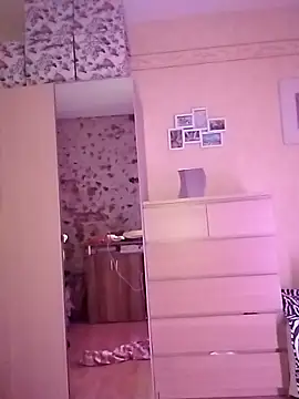 Snapshot of Tinuus chatting on 27, 11, 2025 Tinuus online show from 27, 11, 2025