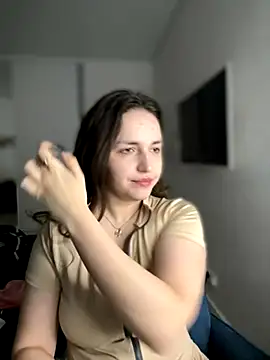 Snapshot of HoneySweetBee chatting on 28, 11, 2025 HoneySweetBee online show from 28, 11, 2025