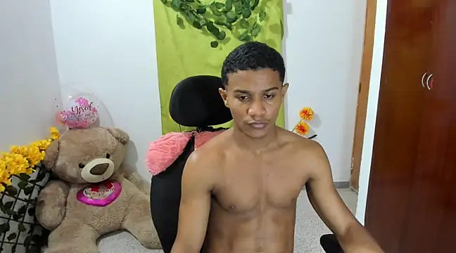Snapshot of corzoethan chatting on 5, 1, 2025 corzoethan online show from 5, 1, 2025