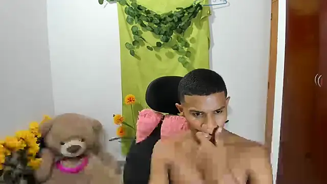 Snapshot of corzoethan chatting on 6, 2, 2025 corzoethan online show from 6, 2, 2025