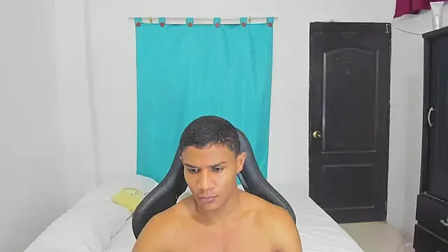 Snapshot of corzoethan chatting on 18, 9, 2025 corzoethan online show from 18, 9, 2025