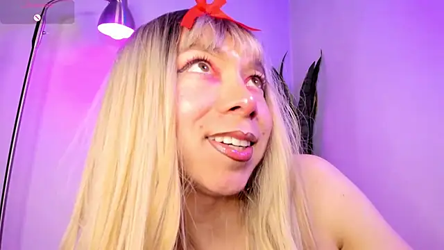 Snapshot of victoria_qq chatting on 18, 10, 2025 victoria qq online show from 18, 10, 2025