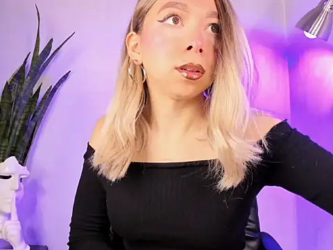 Snapshot of victoria_qq chatting on 4, 11, 2025 victoria qq online show from 4, 11, 2025