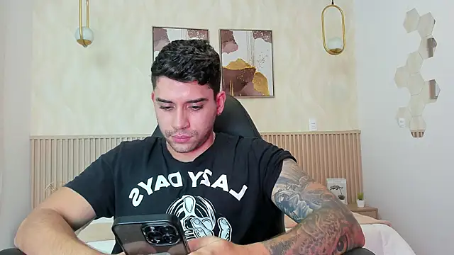 Snapshot of Mike_montoya1 chatting on 9, 10, 2025 Mike montoya1 online show from 9, 10, 2025