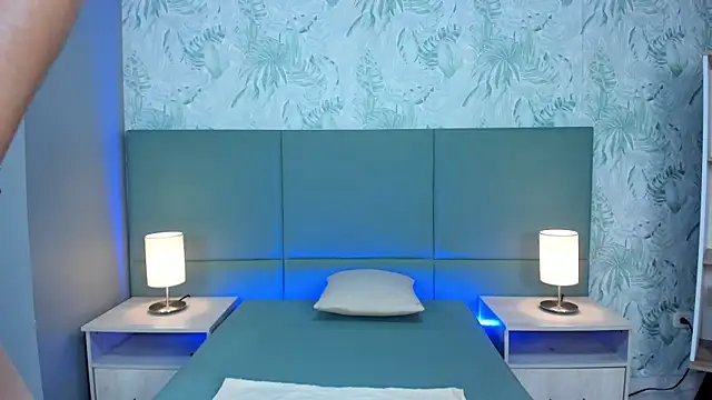 lexiethompson  online show from 1, 10, 2025