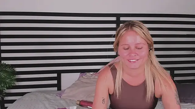 stefanny ruiz  online show from 10, 12, 2024