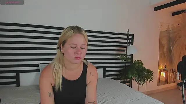 stefanny ruiz  online show from 18, 12, 2024