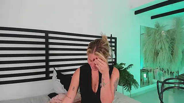 stefanny ruiz  online show from 28, 1, 2025