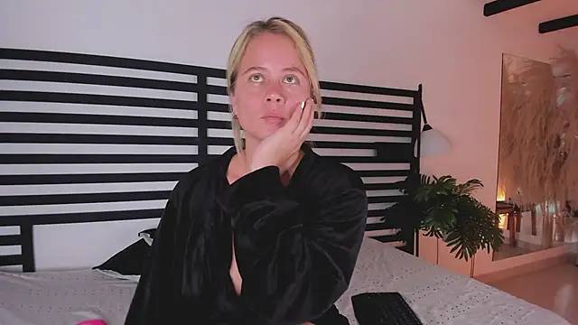 stefanny ruiz  online show from 4, 2, 2025