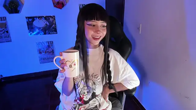 Snapshot of MonxxsLove chatting on 11, 5, 2026 MonxxsLove online show from 11, 5, 2026