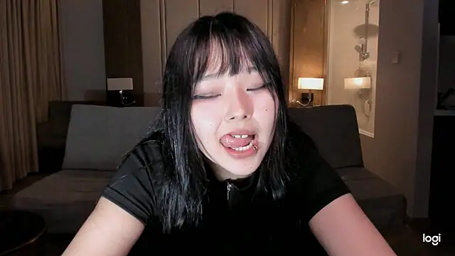 hee young11 online show from 13, 3, 2025