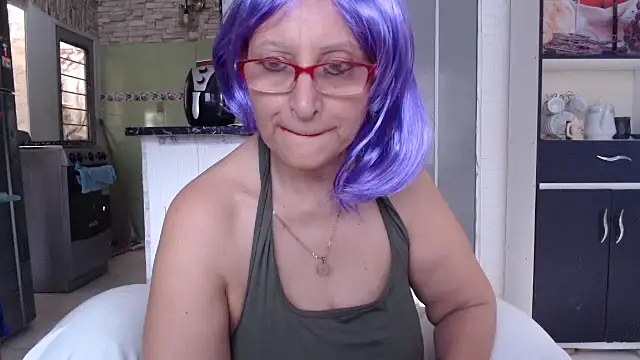 Lilly macflyy online show from 8, 9, 2025