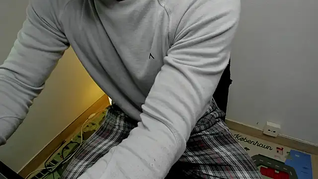 Snapshot of layneinchains chatting on 9, 11, 2025 layneinchains online show from 9, 11, 2025