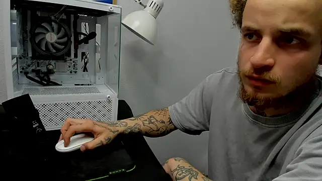 Snapshot of layneinchains chatting on 19, 11, 2025 layneinchains online show from 19, 11, 2025