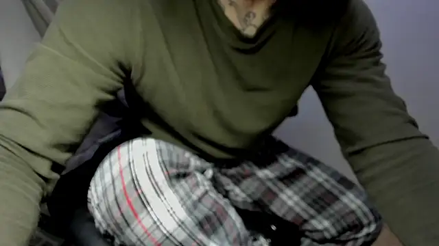 Snapshot of layneinchains chatting on 25, 11, 2025 layneinchains online show from 25, 11, 2025