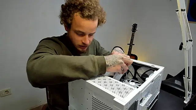 Snapshot of layneinchains chatting on 20, 12, 2025 layneinchains online show from 20, 12, 2025