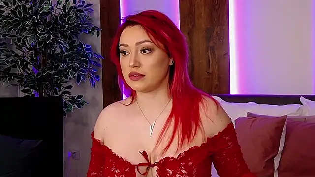 Snapshot of EmyHilton chatting on 8, 3, 2025 EmyHilton online show from 8, 3, 2025